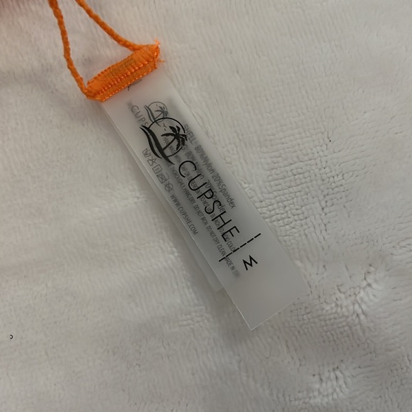 Reversible Cupshe bikini top. Size M. - Picture 4 of 4